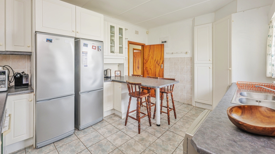 4 Bedroom Property for Sale in Struisbaai Western Cape